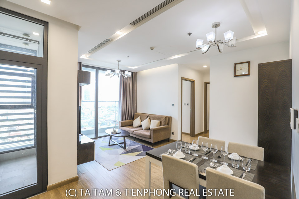 Charming 2 bedroom apartment at M2 Vinhomes Metropolis for rent 