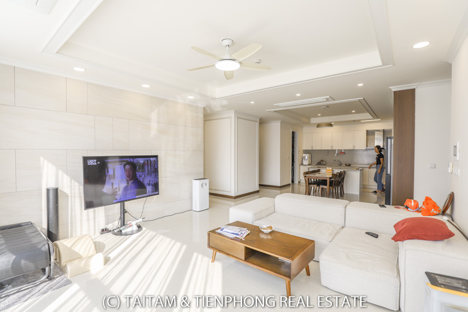 Fully furnished 4 bedroom apartment for rent in Starlake Ho Tay 